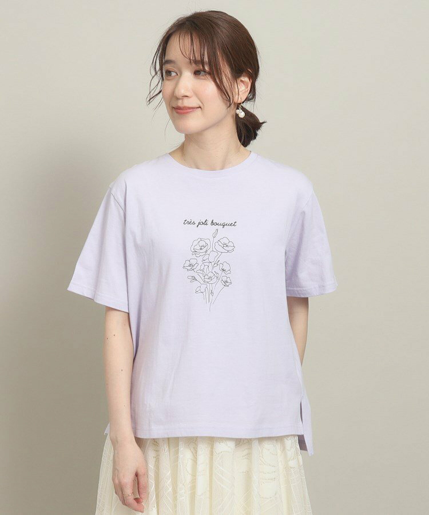 【シルエットゆったり】ブーケプリントTシャツ